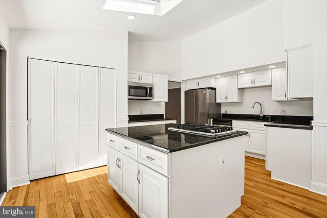 34 OAKWOOD DR, Medford, NJ 08055