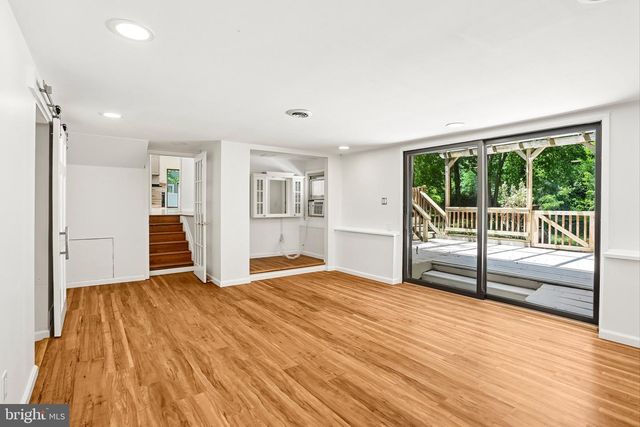 34 OAKWOOD DR, Medford, NJ 08055