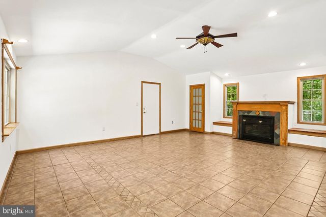 34 OAKWOOD DR, Medford, NJ 08055