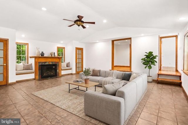 34 OAKWOOD DR, Medford, NJ 08055