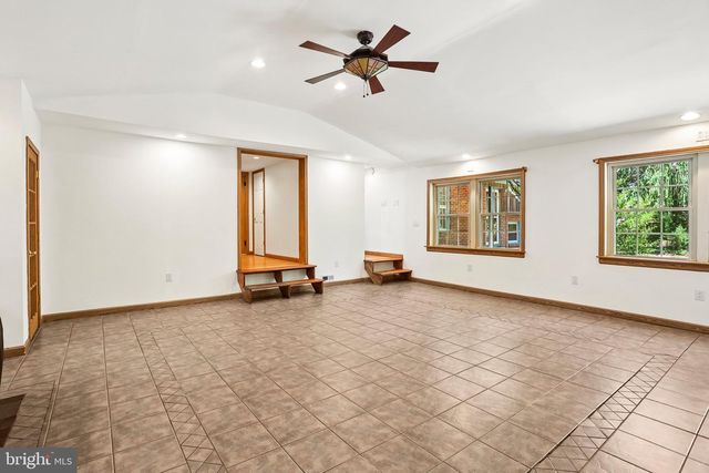 34 OAKWOOD DR, Medford, NJ 08055