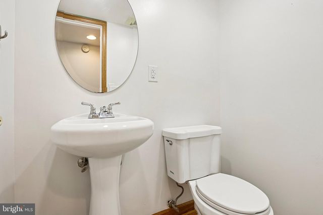 34 OAKWOOD DR, Medford, NJ 08055