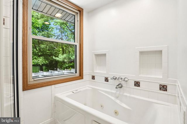 34 OAKWOOD DR, Medford, NJ 08055