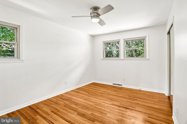 34 OAKWOOD DR, Medford, NJ 08055