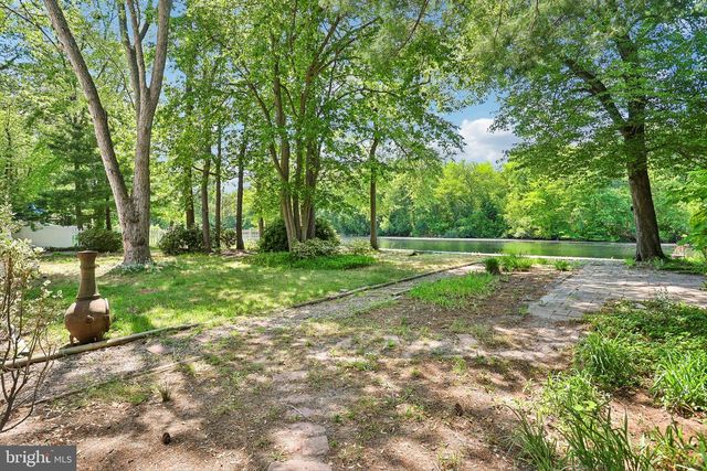 34 OAKWOOD DR, Medford, NJ 08055