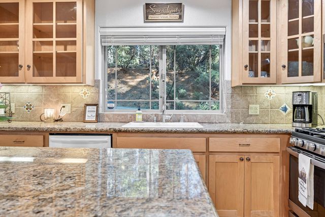 1660 Columbia Way, Arnold, CA 95223