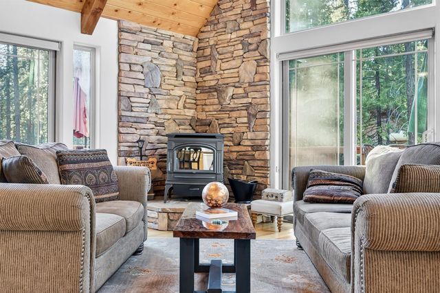 1660 Columbia Way, Arnold, CA 95223