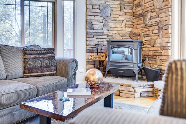 1660 Columbia Way, Arnold, CA 95223