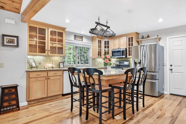 1660 Columbia Way, Arnold, CA 95223