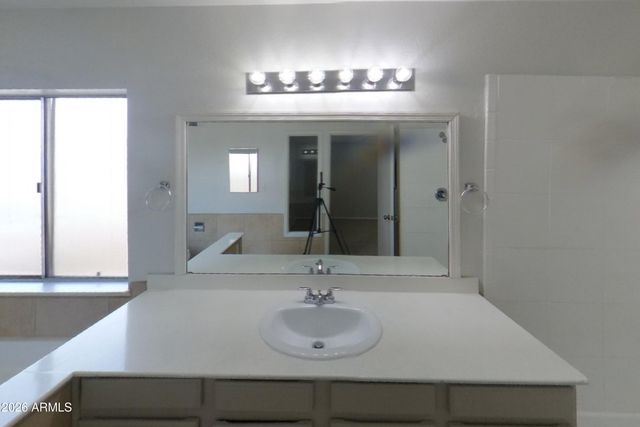 1628 E SAINT ANNE Avenue, Phoenix, AZ 85042