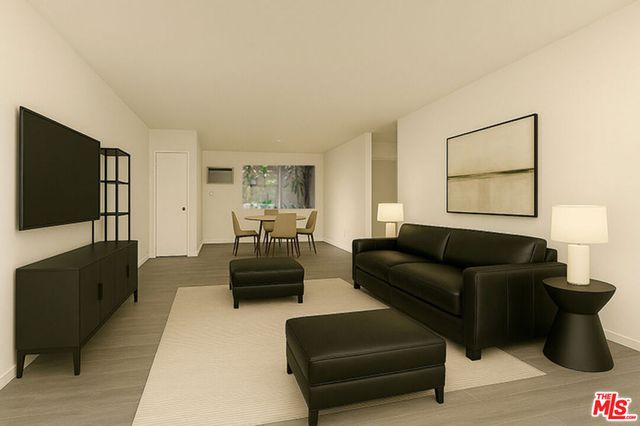 8400 De Longpre Avenue 104, West Hollywood, CA 90069