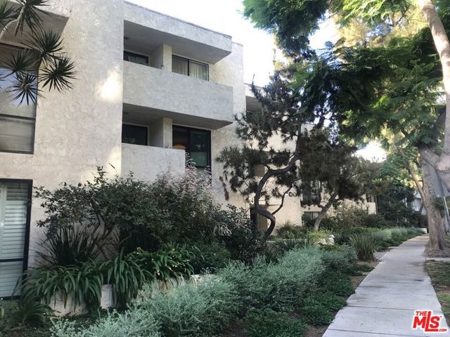 8400 De Longpre Avenue 104, West Hollywood, CA 90069