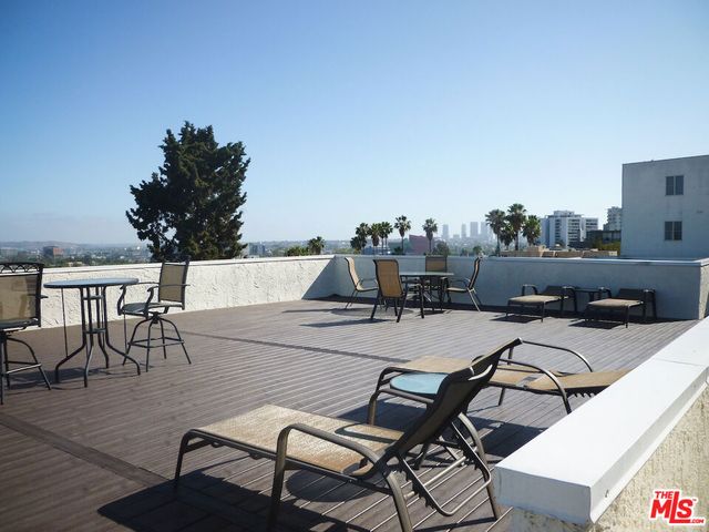 8400 De Longpre Avenue 104, West Hollywood, CA 90069
