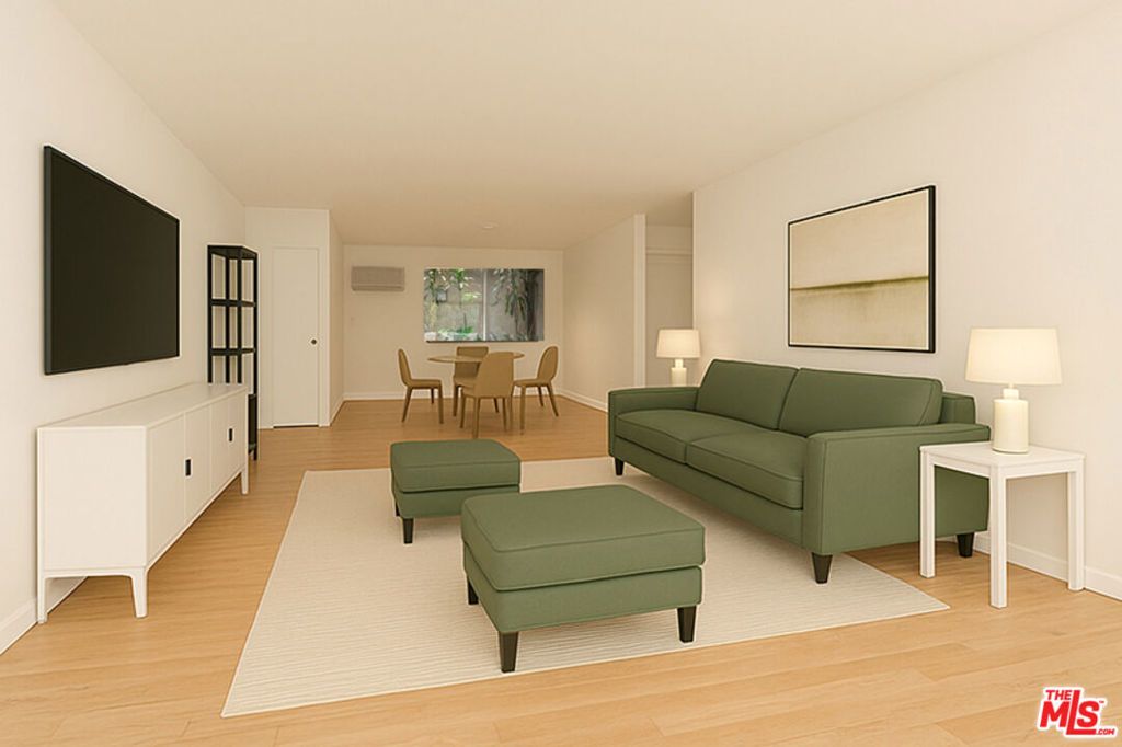 Image 10 of property listing at 8400 De Longpre Avenue 104, West Hollywood, CA 90069
