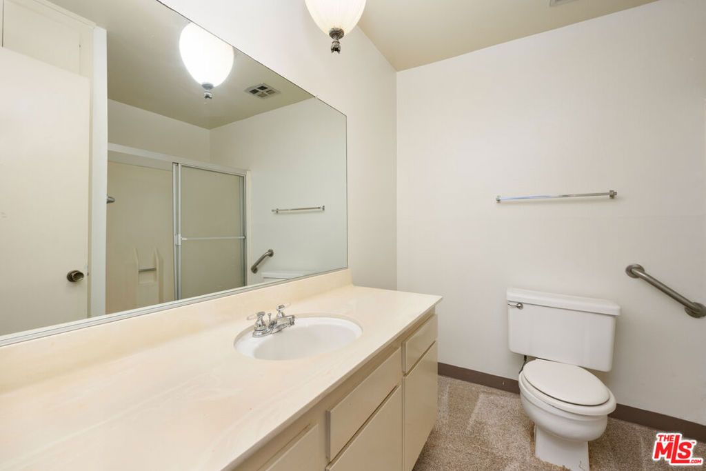 Image 19 of property listing at 8400 De Longpre Avenue 104, West Hollywood, CA 90069