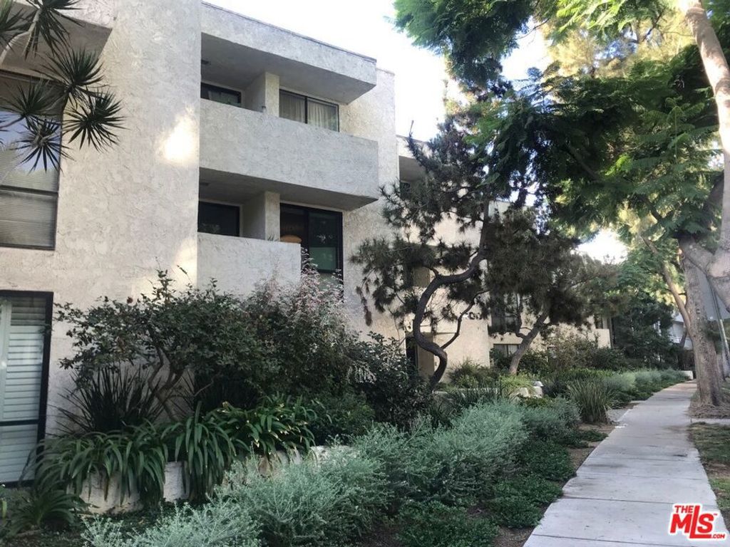 Image 1 of property listing at 8400 De Longpre Avenue 104, West Hollywood, CA 90069