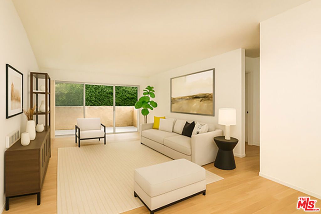 Image 8 of property listing at 8400 De Longpre Avenue 104, West Hollywood, CA 90069