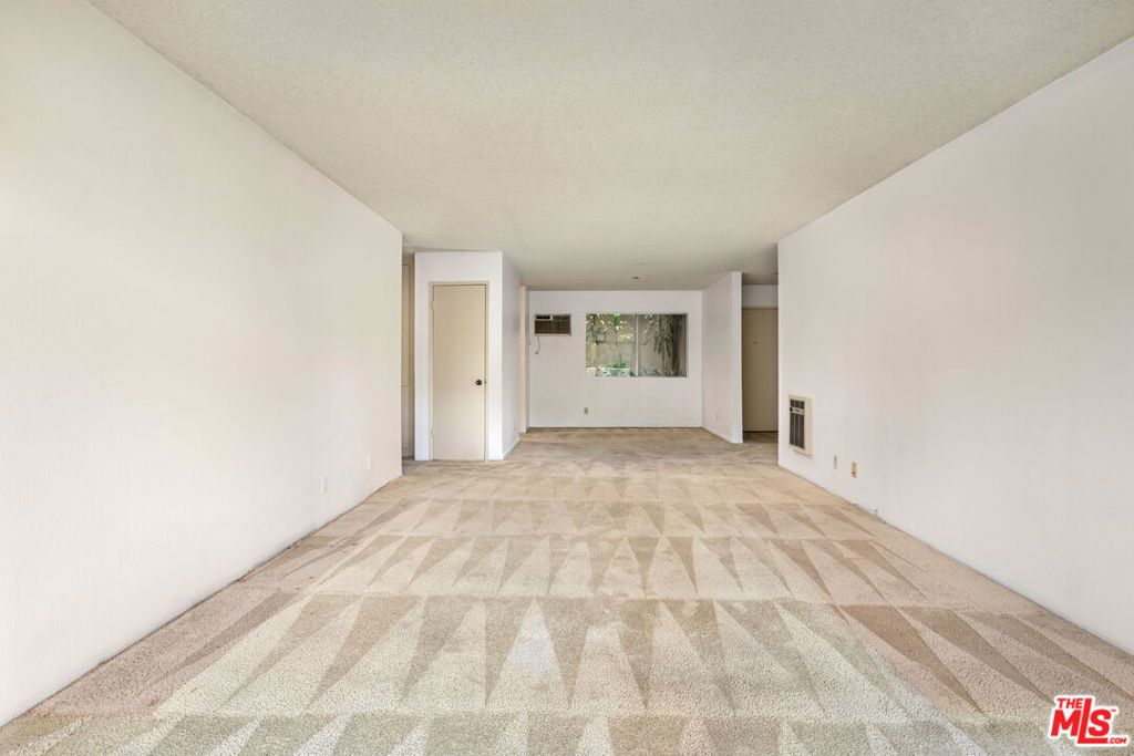 Image 9 of property listing at 8400 De Longpre Avenue 104, West Hollywood, CA 90069