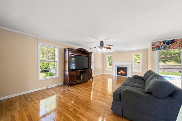 1507 E Mountain Rd, Westfield, MA 01085