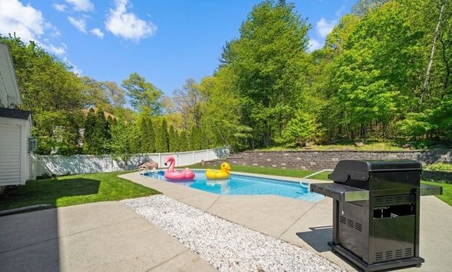 1507 E Mountain Rd, Westfield, MA 01085