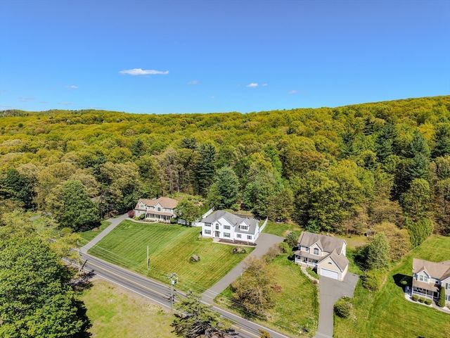 1507 E Mountain Rd, Westfield, MA 01085