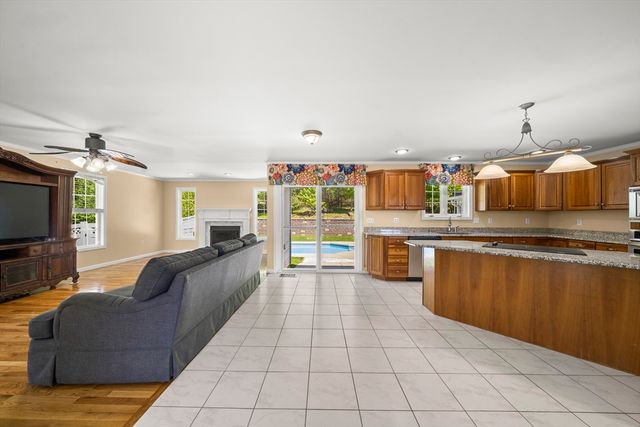 1507 E Mountain Rd, Westfield, MA 01085