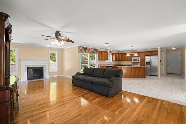 1507 E Mountain Rd, Westfield, MA 01085