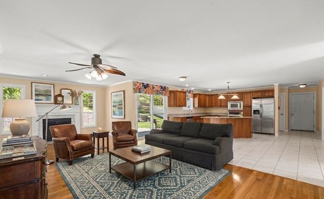1507 E Mountain Rd, Westfield, MA 01085