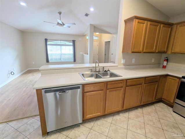 5760 Jade Moon Cir, Milton, FL 32583