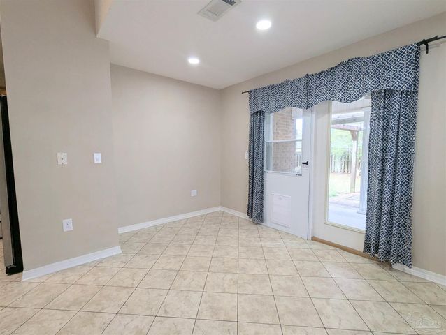 5760 Jade Moon Cir, Milton, FL 32583