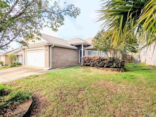 5760 Jade Moon Cir, Milton, FL 32583