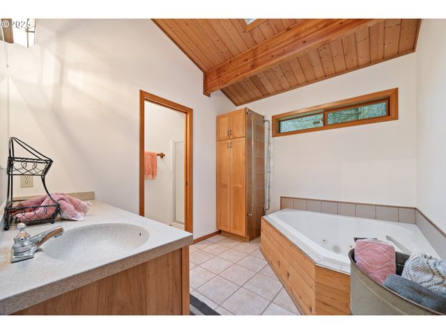 1261 MATHEWS Rd, Washougal, WA 98671