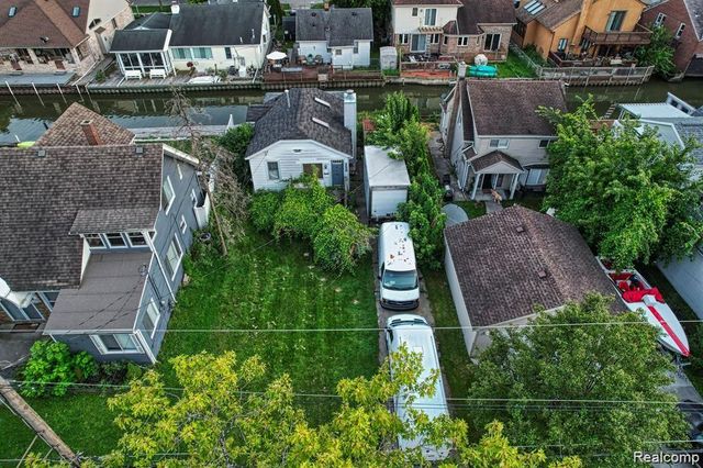 22480 Beach Street, Saint Clair Shores, MI 48081