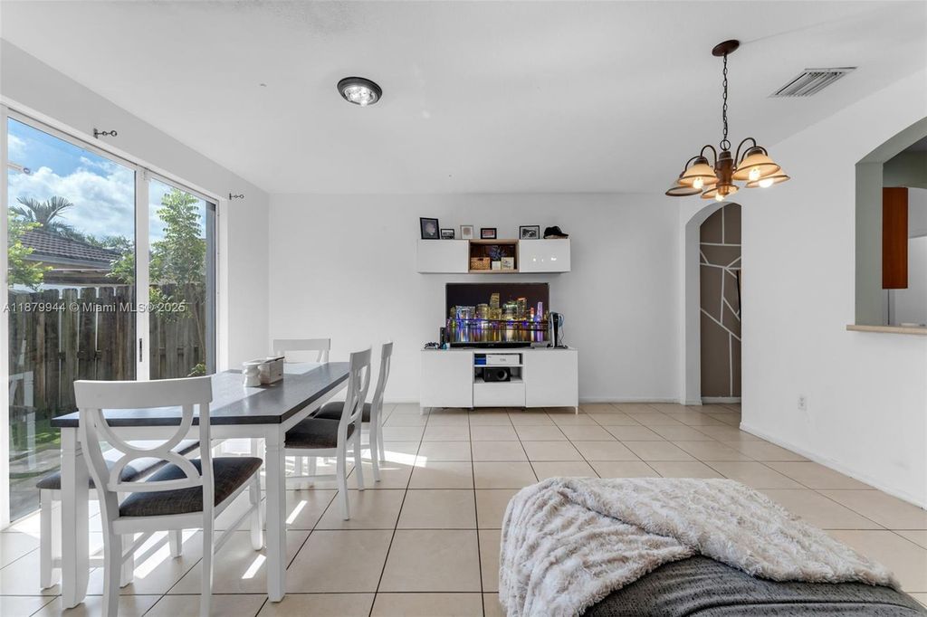 1025 NE 42nd Ter, Homestead, FL 33033