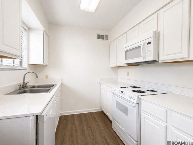 2961 Greenwood Dr, Baton Rouge, LA 70808