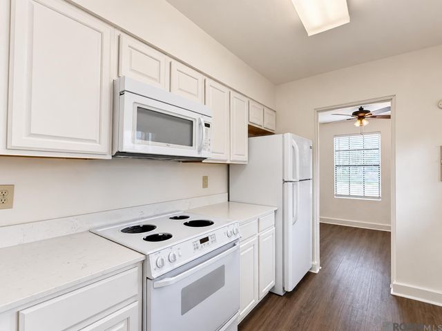 2961 Greenwood Dr, Baton Rouge, LA 70808