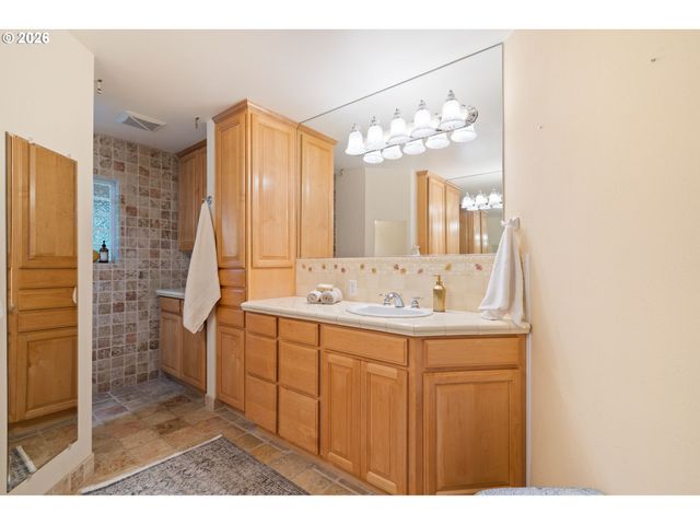 10315 Ne 156TH St, Brush Prairie, WA 98606