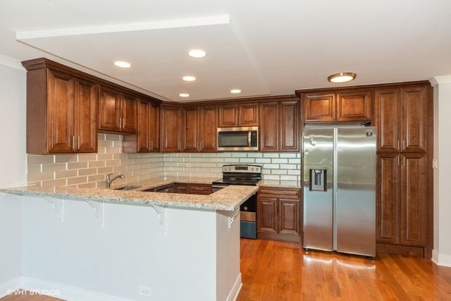 16 E Old Willow Road 206-S, Prospect Heights, IL 60070