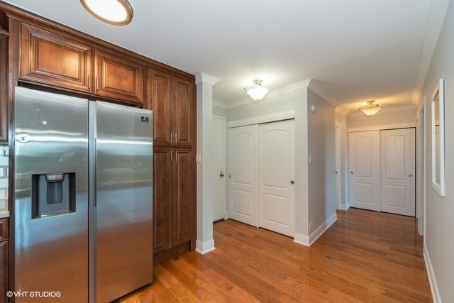 16 E Old Willow Road 206-S, Prospect Heights, IL 60070