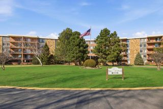 16 E Old Willow Road 206-S, Prospect Heights, IL 60070