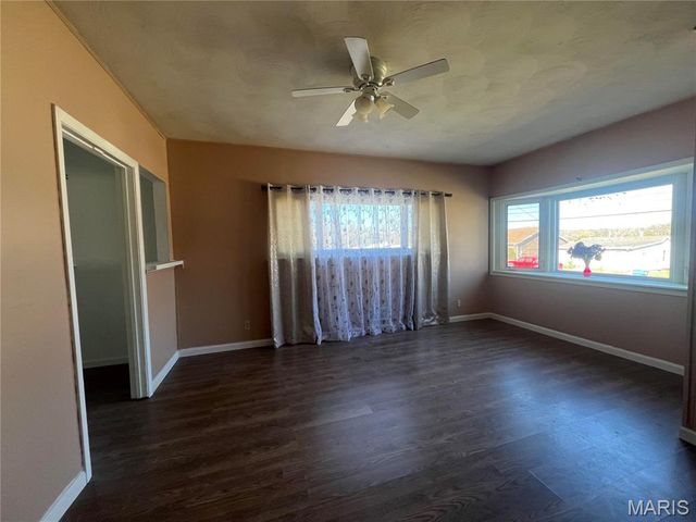 19 Shumate Avenue, St Ann, MO 63043