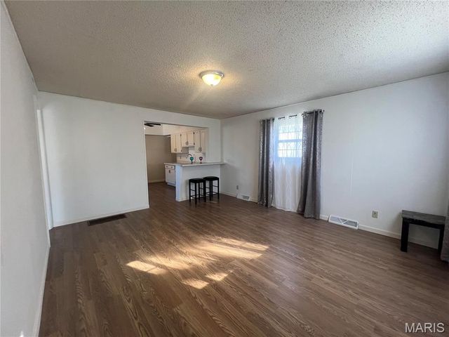 19 Shumate Avenue, St Ann, MO 63043