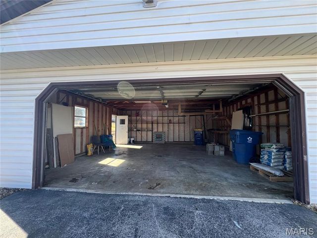 19 Shumate Avenue, St Ann, MO 63043