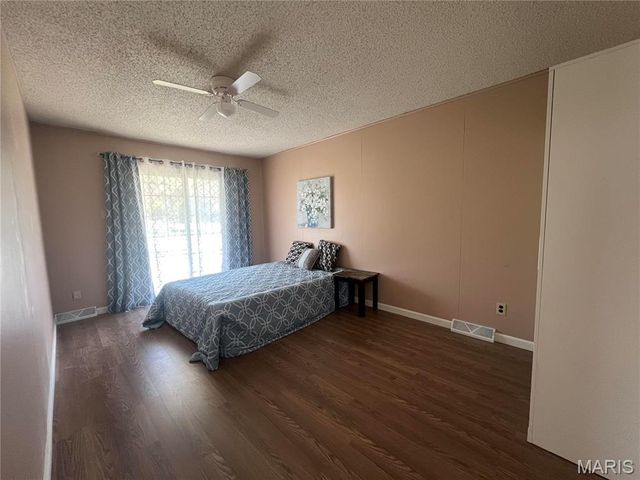 19 Shumate Avenue, St Ann, MO 63043