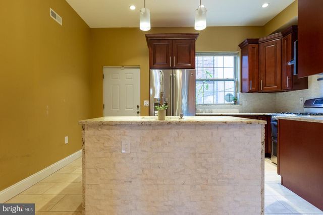 235 W JEFFERSON ST, Philadelphia, PA 19122