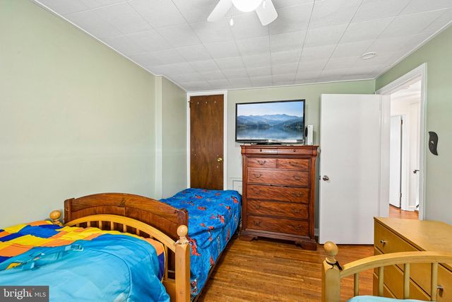 425 ARLINGTON AVE, Upper Darby, PA 19082