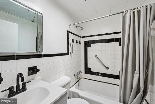425 ARLINGTON AVE, Upper Darby, PA 19082