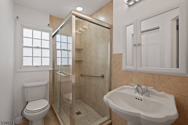 18 Haven Ter, Sayreville Boro, NJ 08859