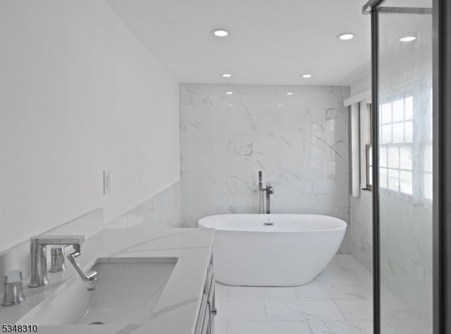 18 Haven Ter, Sayreville Boro, NJ 08859