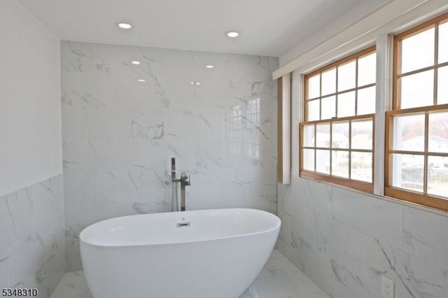 18 Haven Ter, Sayreville Boro, NJ 08859